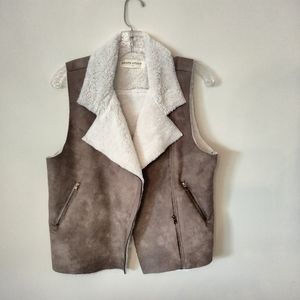 Faux suede vest with faux fur collar and lining